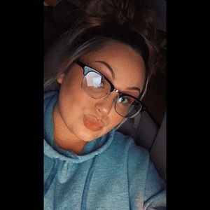 Meet your Posher, Danielle